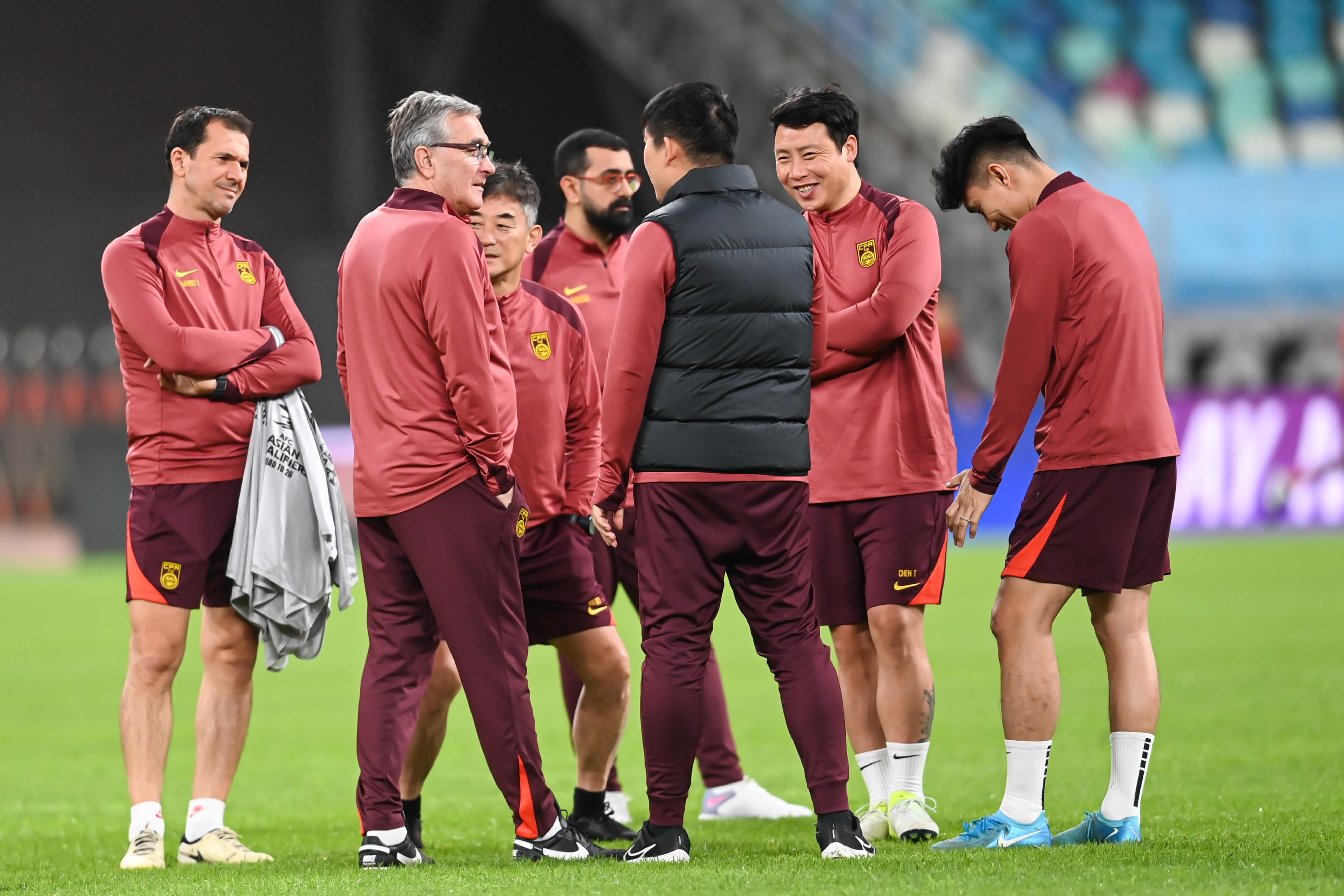 KOK体育-杜塞尔多夫客场抢分赢球士气恢复良好(杜塞尔多夫vs汉堡预测)