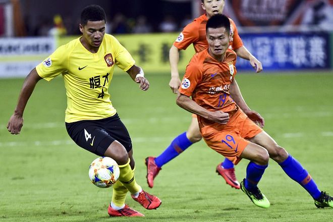 KOK体育-王牌球员颠覆胜负形势，重燃球队希望