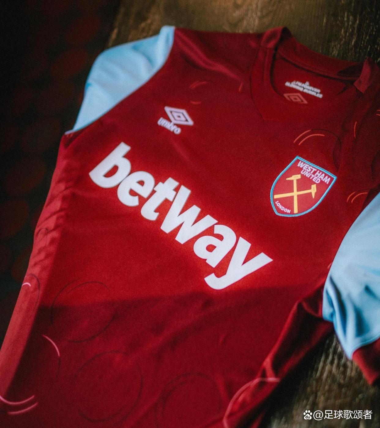 KOK体育-西汉姆联主场大胜，保级前景稍显乐观(西汉姆联队主场球场)