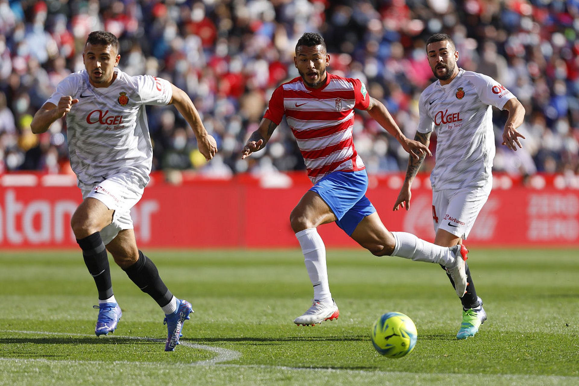 比利亚雷亚尔新赛季定下冲击目标，竞争激烈(比利亚雷亚尔是哪国球队)